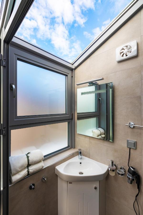 Top Center - Modern With View صوفيا المظهر الخارجي الصورة